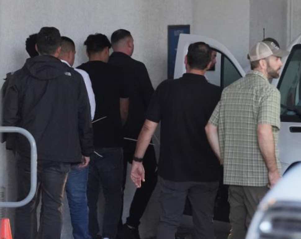 Organizaciones denuncian violacion de derechos en redadas de ICE