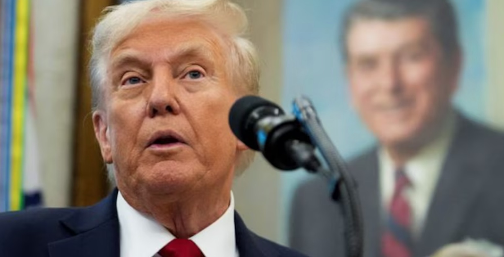 Trump dice que pais vive mejor periodo pero advierte cierre