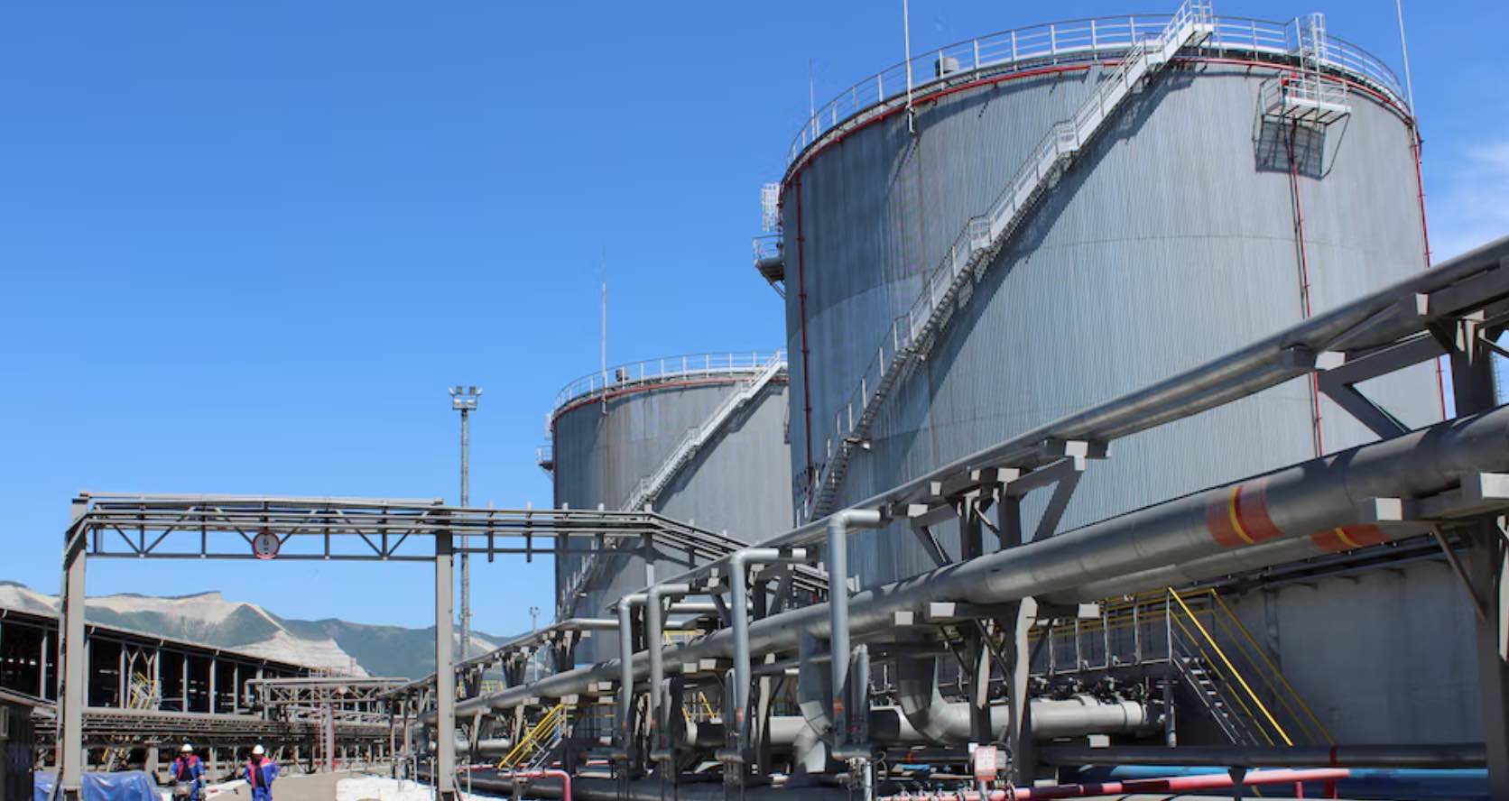 Rusia enfrenta danos en terminal petrolera estrategica